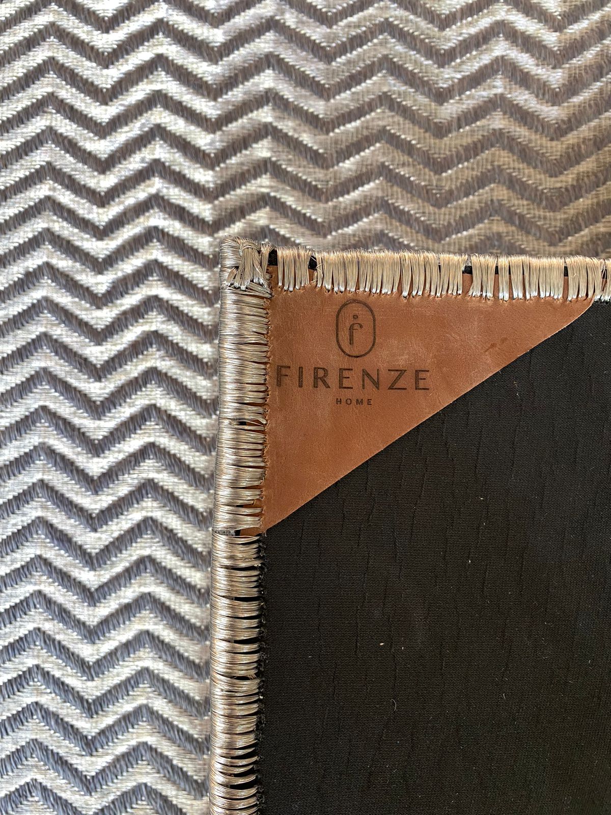 Tapete Tejido Mónaco en Fique y Metal Plata /  F3